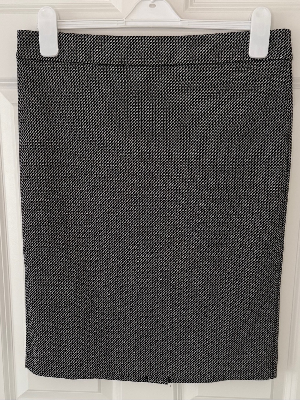Ann Taylor Factory Black & White Houndstooth Pencil Skirt – Size 10 NWT
